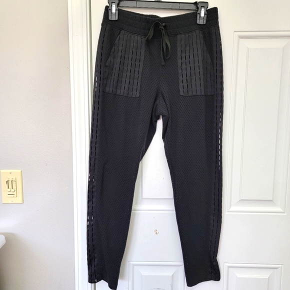 Victoria's Secret Sport Perforated Black Jogger Pull On Pants Pockets Size Small - Picture 1 of 13